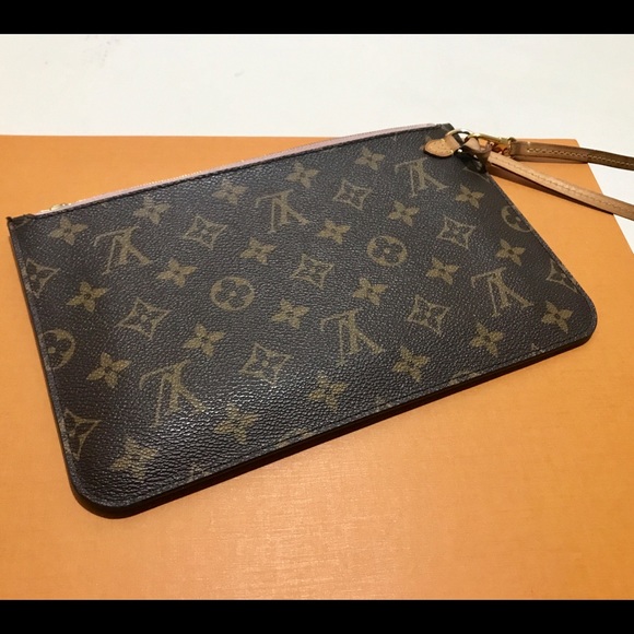 Sold! Rose Ballerine Louis Vuitton pochette - Picture 2 of 8